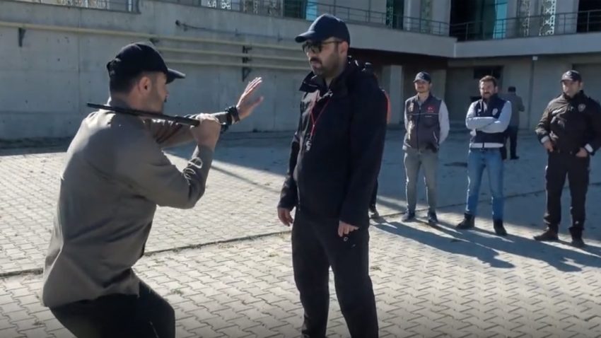 Erzurum’da polis ve bekçilere cop kullanmanın incelikleri öğretildi